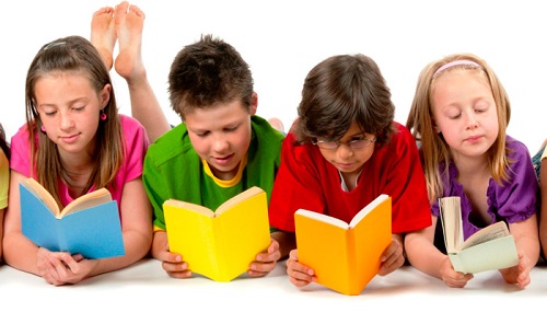 چگونه فرزندان خود را به کتاب خواندن عادت بدهیم