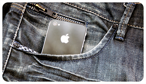 خطر گذاشتن گوشی در جیب شلوار، ۵ دلیل قانع‌کننده