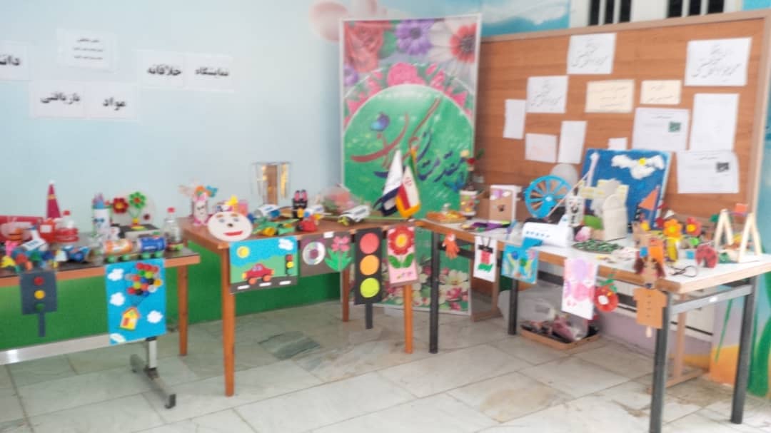 نمایشگاه کاردستی دانش آموزان پیش دبستانی و دبستان رشد فرهنگ قزوین