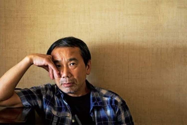 هاروکی موراکامی و الهام از کلکسیون تی‌شرت‌هایش برای کتابی جدید