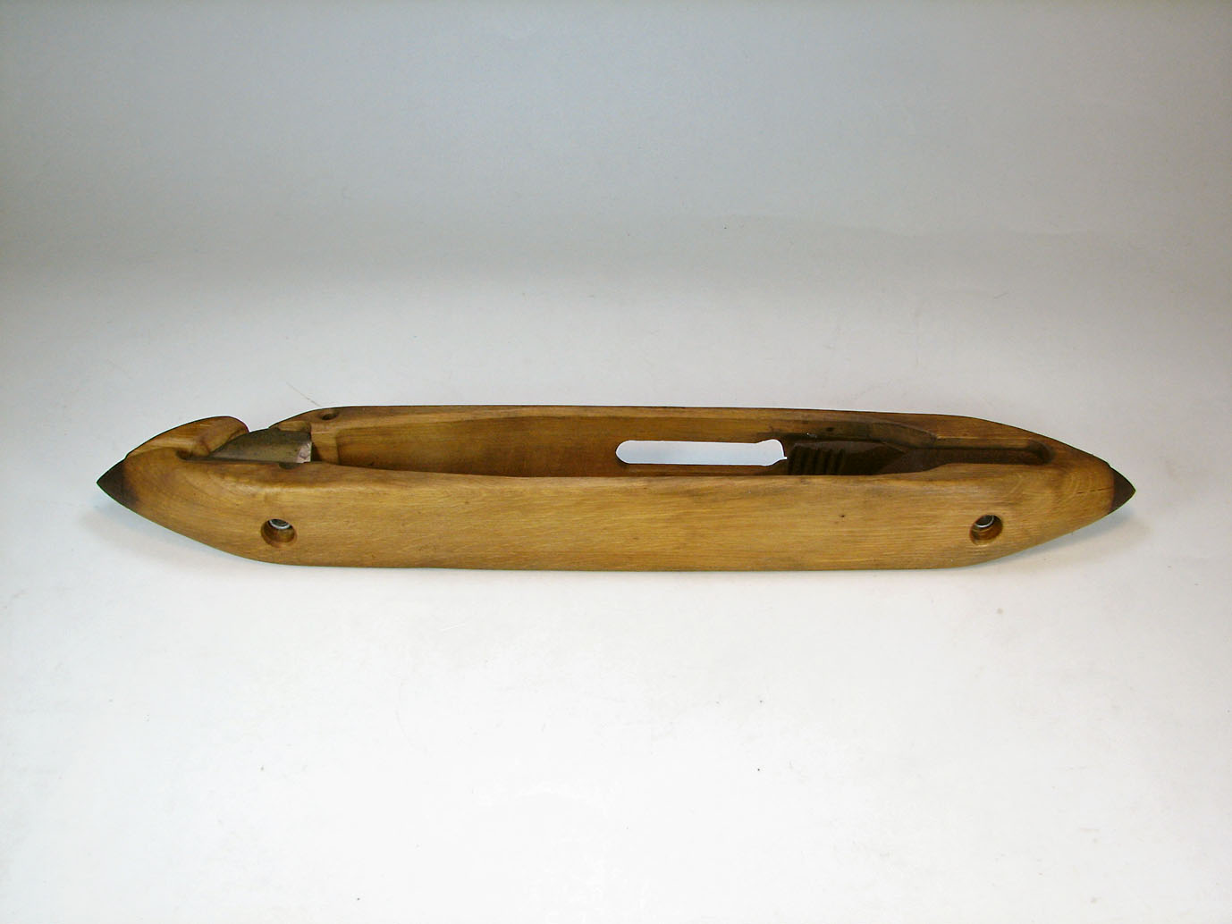 ماسوره چوبی قدیمی همراه یراق فلزی شماره 3